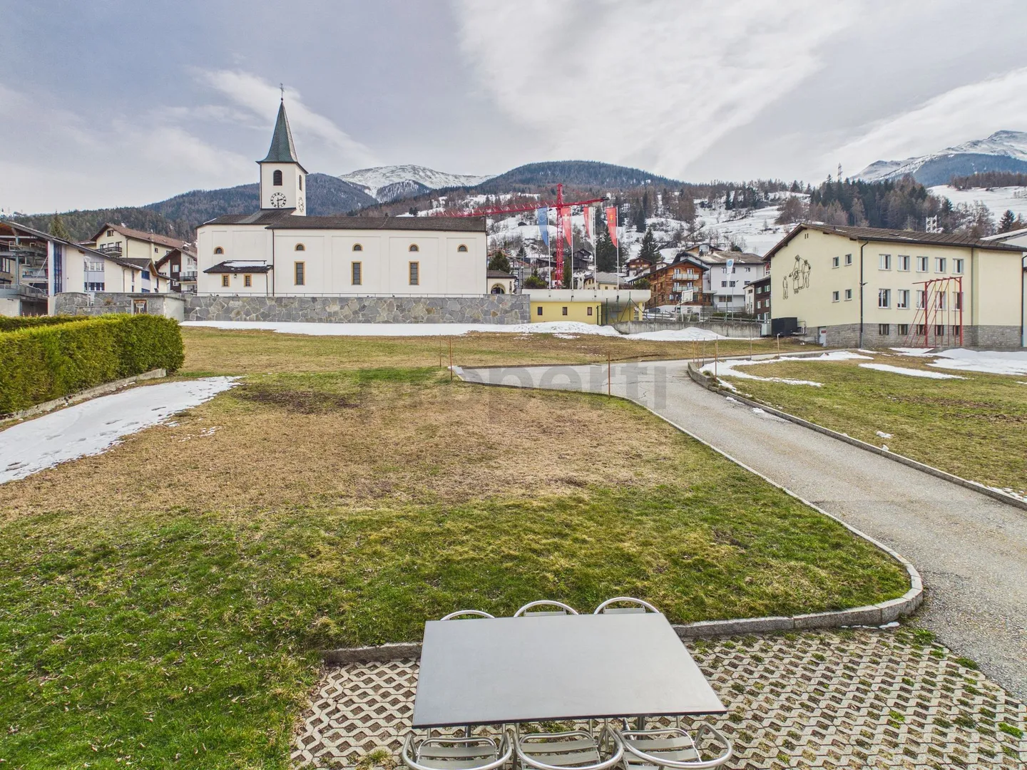 Spacious 5.5-room apartment with balcony, Unterbäch - Photo 12 of 13