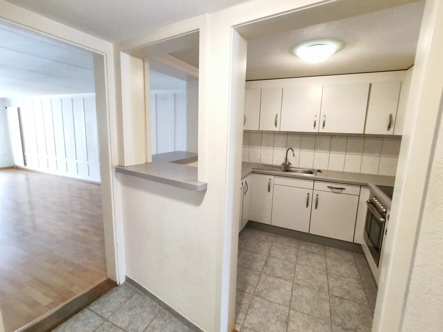 Grosszuegige Wohnung mit sonnigem Balkon - Foto 4 von 12