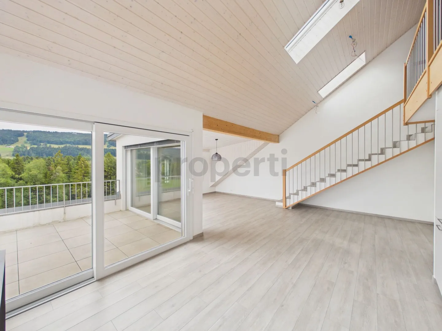 Wunderschönes Penthouse mit herrlichem Blick, großer Mezzanine und nahen Verkehrsanbindungen - Foto 5 von 13