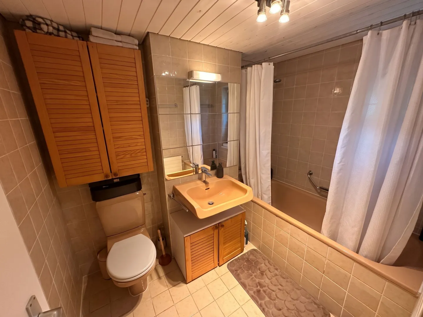 Freshly renovated apartment, historic building from 1750 - Photo 6 of 7