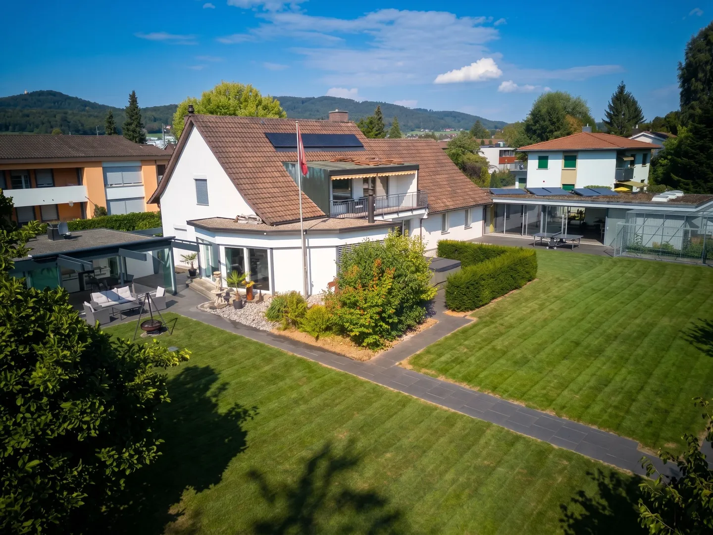 Maison familiale avec beaucoup d'espace, jardin et nombreux extras - Photo 1 sur 13