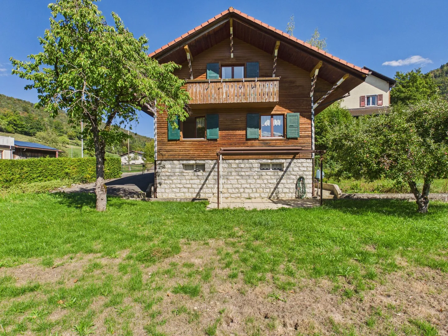 Chalet au charme authentique avec ruisseau et grand terrain  Vermes - Foto 1 di 8