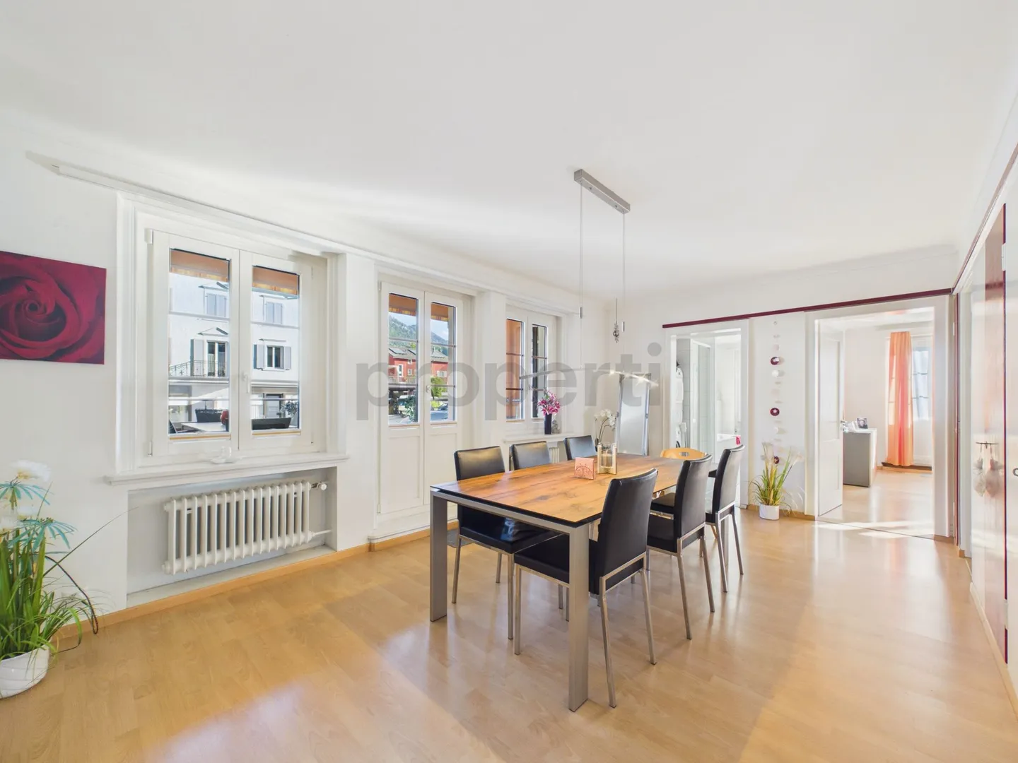 Vue douce à Schüpfheim, cinq chambres pour beaucoup d'espace, bâtiment traditionnel rénové avec balcon - Photo 1 sur 11