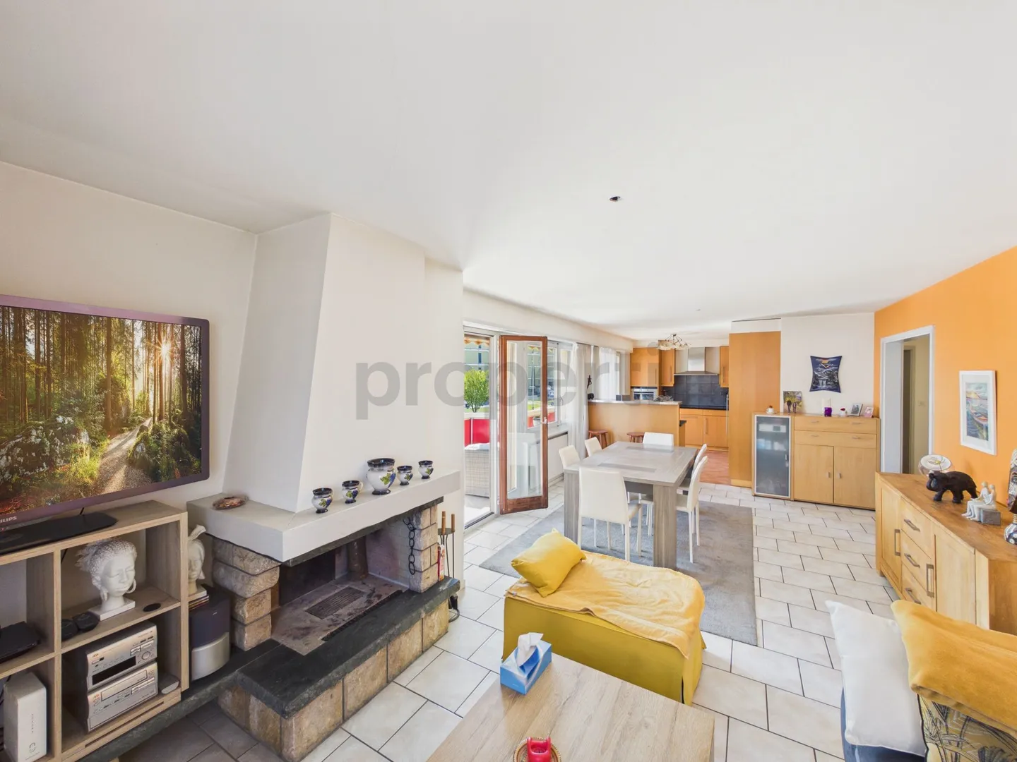 Private Balcony, Underfloor Heating, Elevator & Ideal Location near Train Station and Schools! - Photo 1 of 9