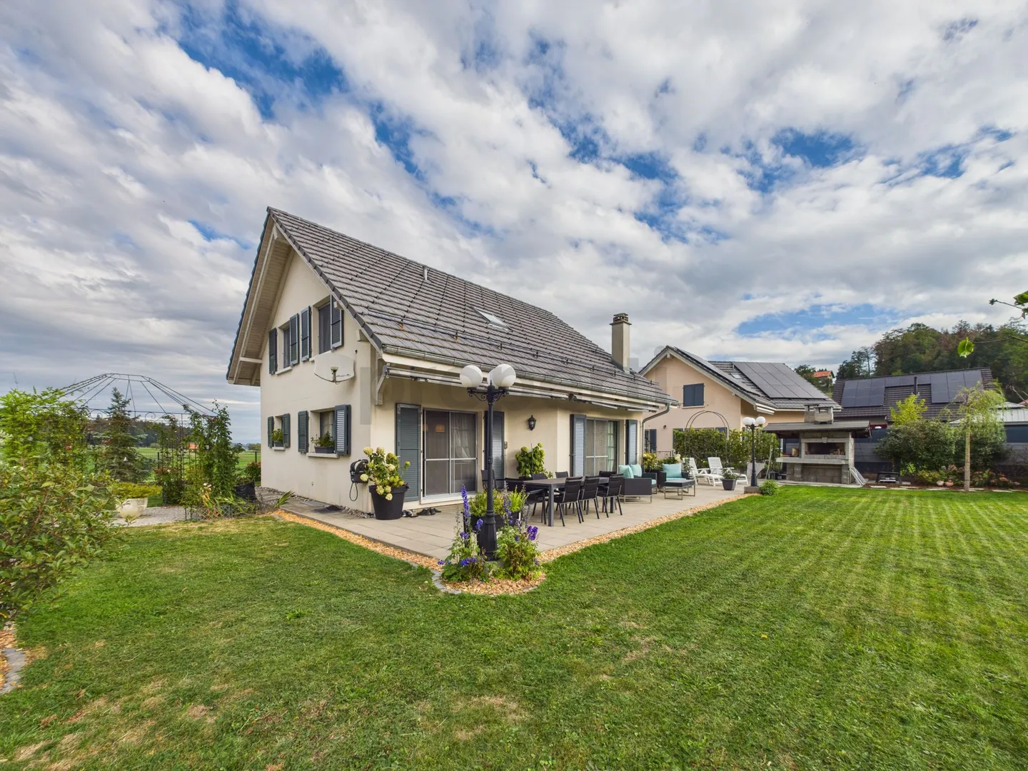 Captivating View, Large Garden with Pizza Oven, Underfloor Heating, Cellar & Peaceful Family Setting! - Photo 1 of 13