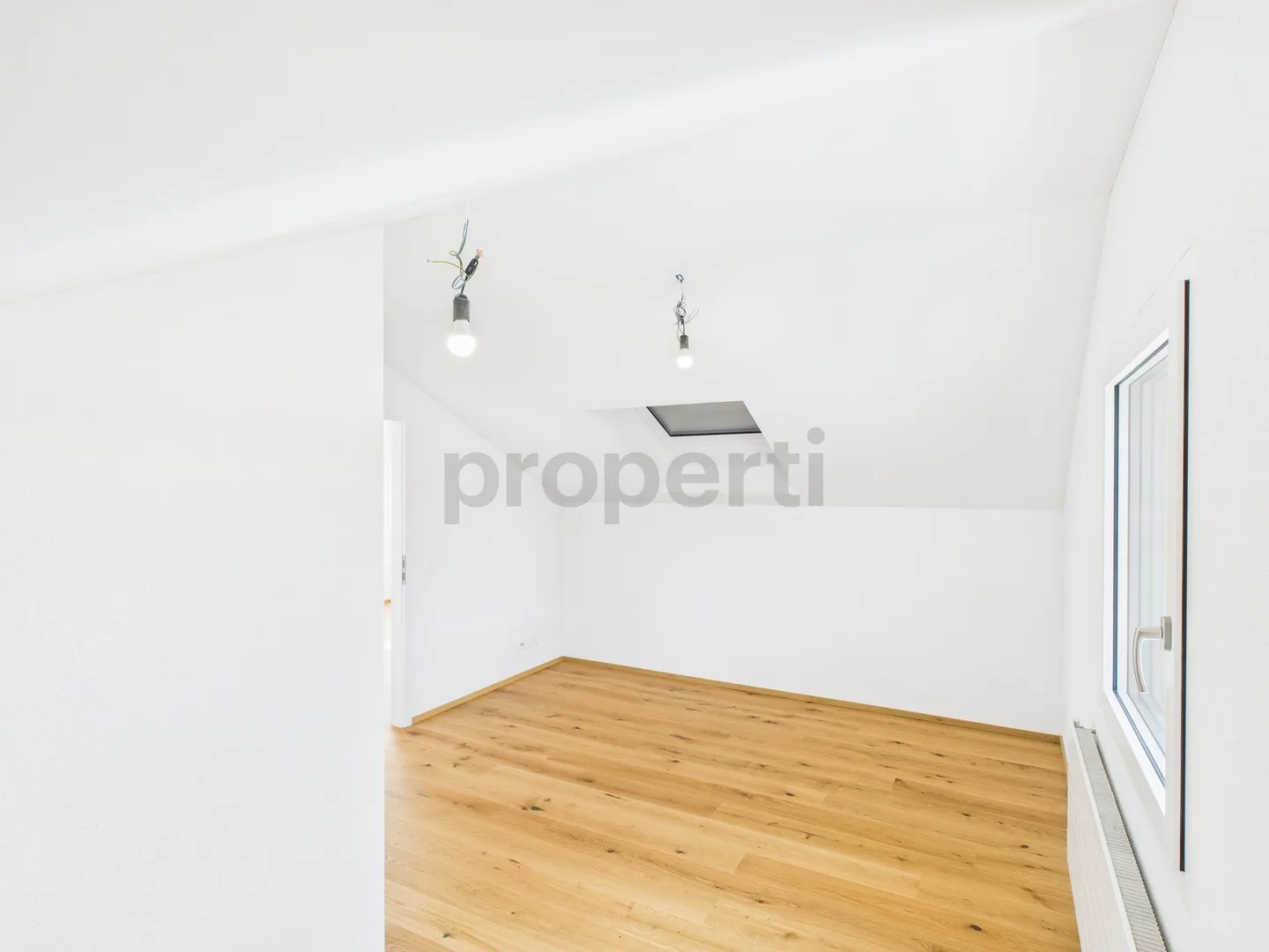 Modern 2.5-room attic apartment in Oberwil - Photo 5 of 13