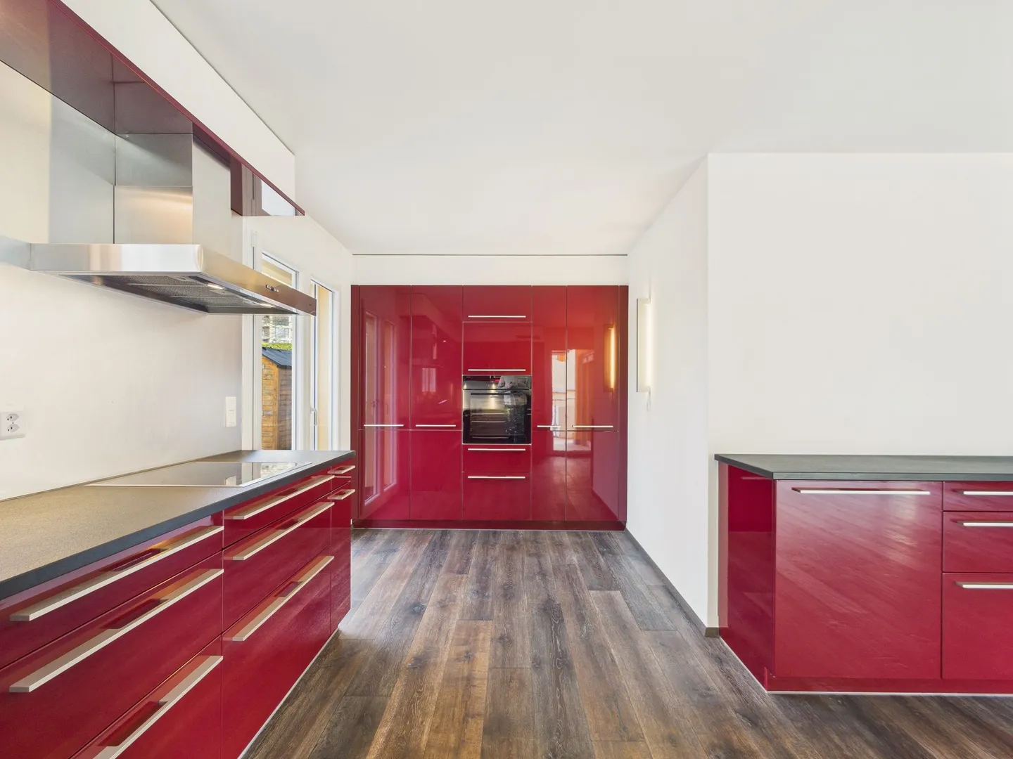 Grande appartamento moderno di 3,5 stanze con giardino e balcone - Foto 5 di 12