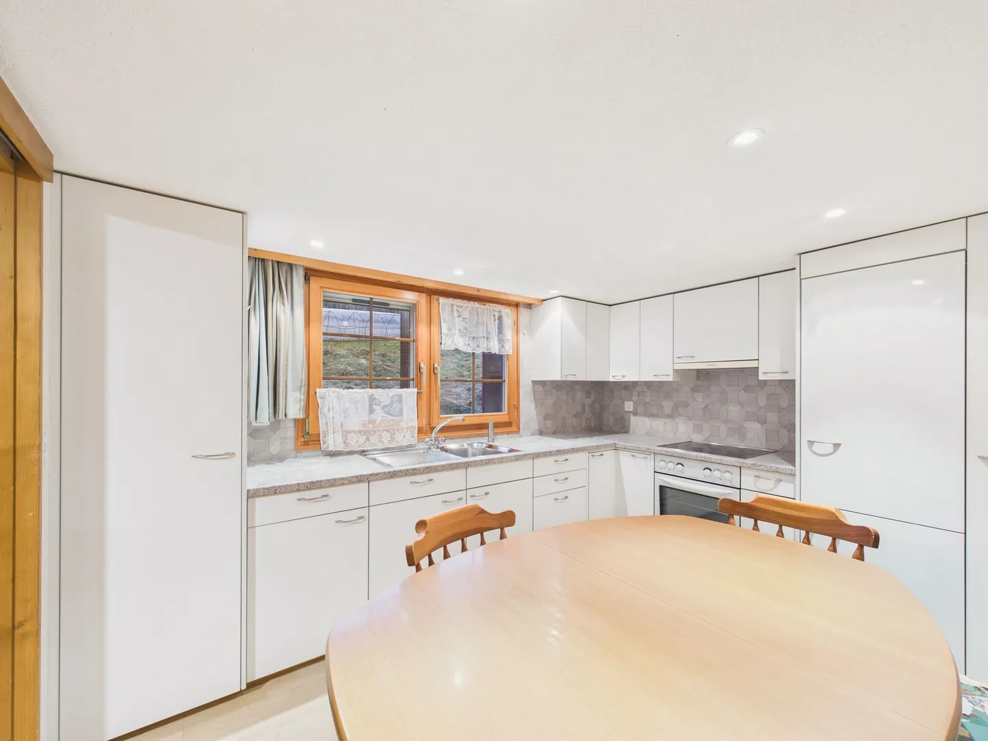 Neu renovierte 4.5-Zimmer Wohnung im stilvollen Altbau in Degersheim - Photo 2 of 10