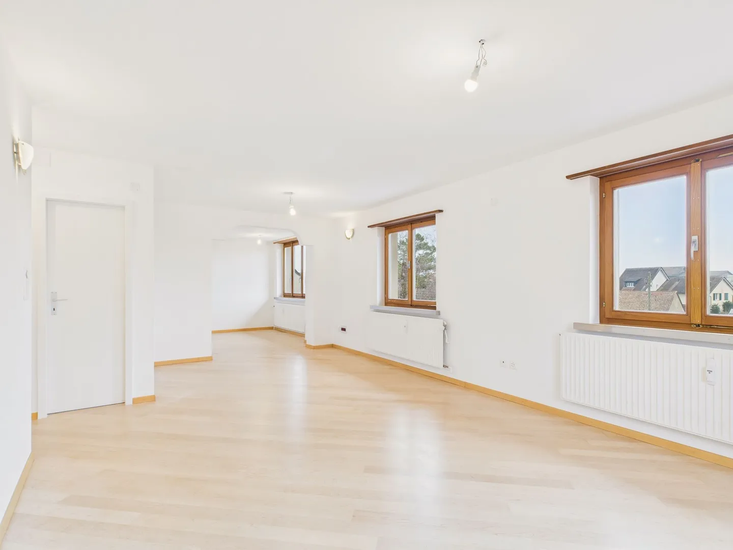 Neu renovierte 5-Zimmer Wohnung mit Balkon in Wenslingen - Foto 1 von 13