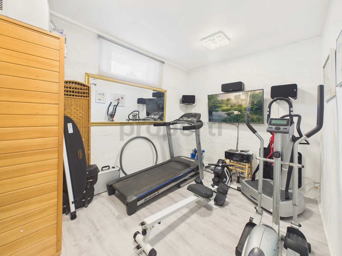 Renovated 6.5-room single-family house with spacious garden in Menziken - Photo 12 of 13