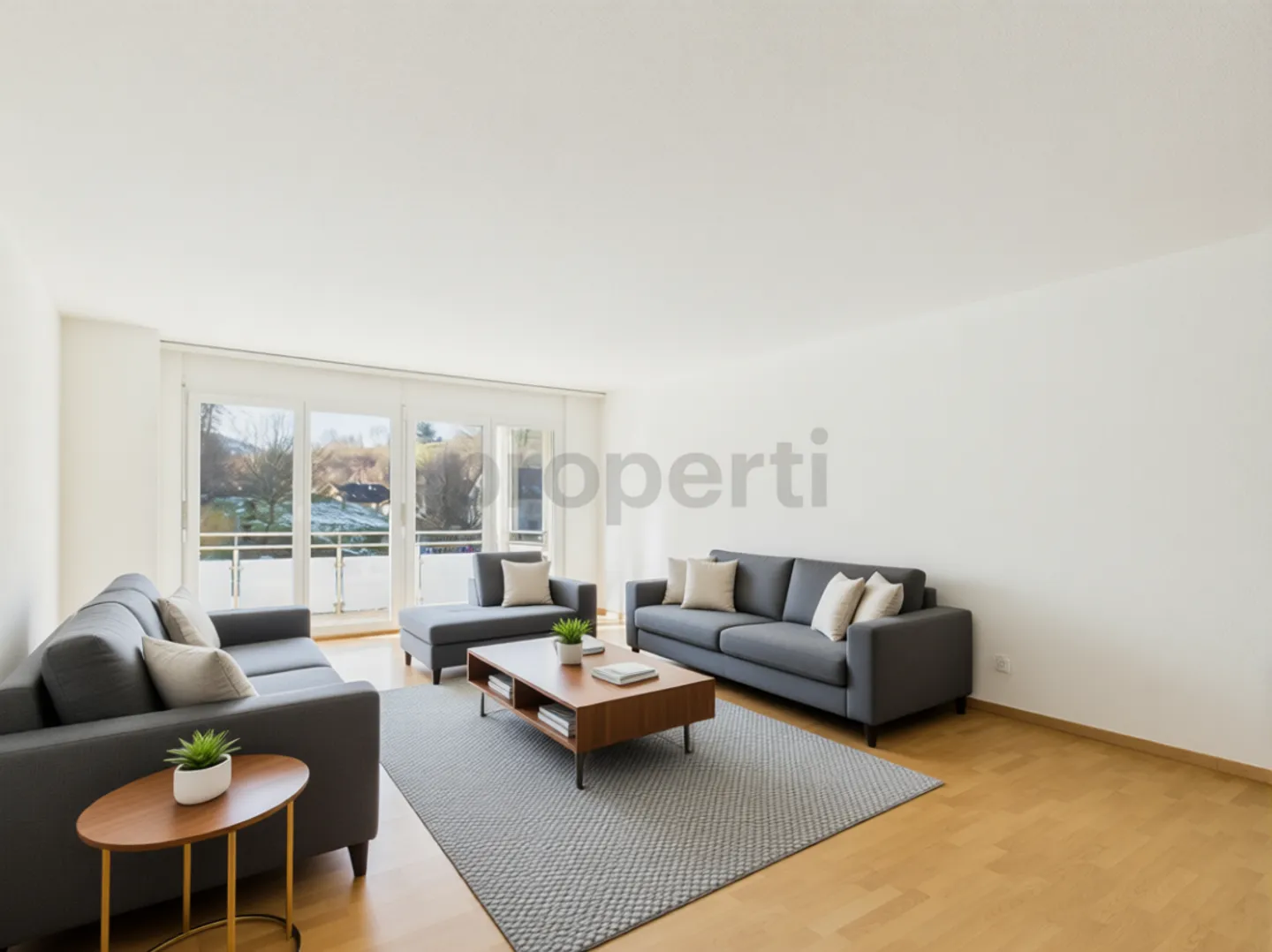 Luminoso appartamento di 4,5 stanze con balcone a Kollbrunn - Foto 1 di 13