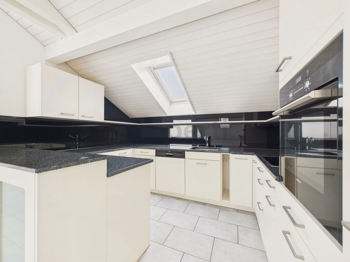 Appartamento attico elegante di 4,5 stanze con vista ampia - Foto 5 di 13