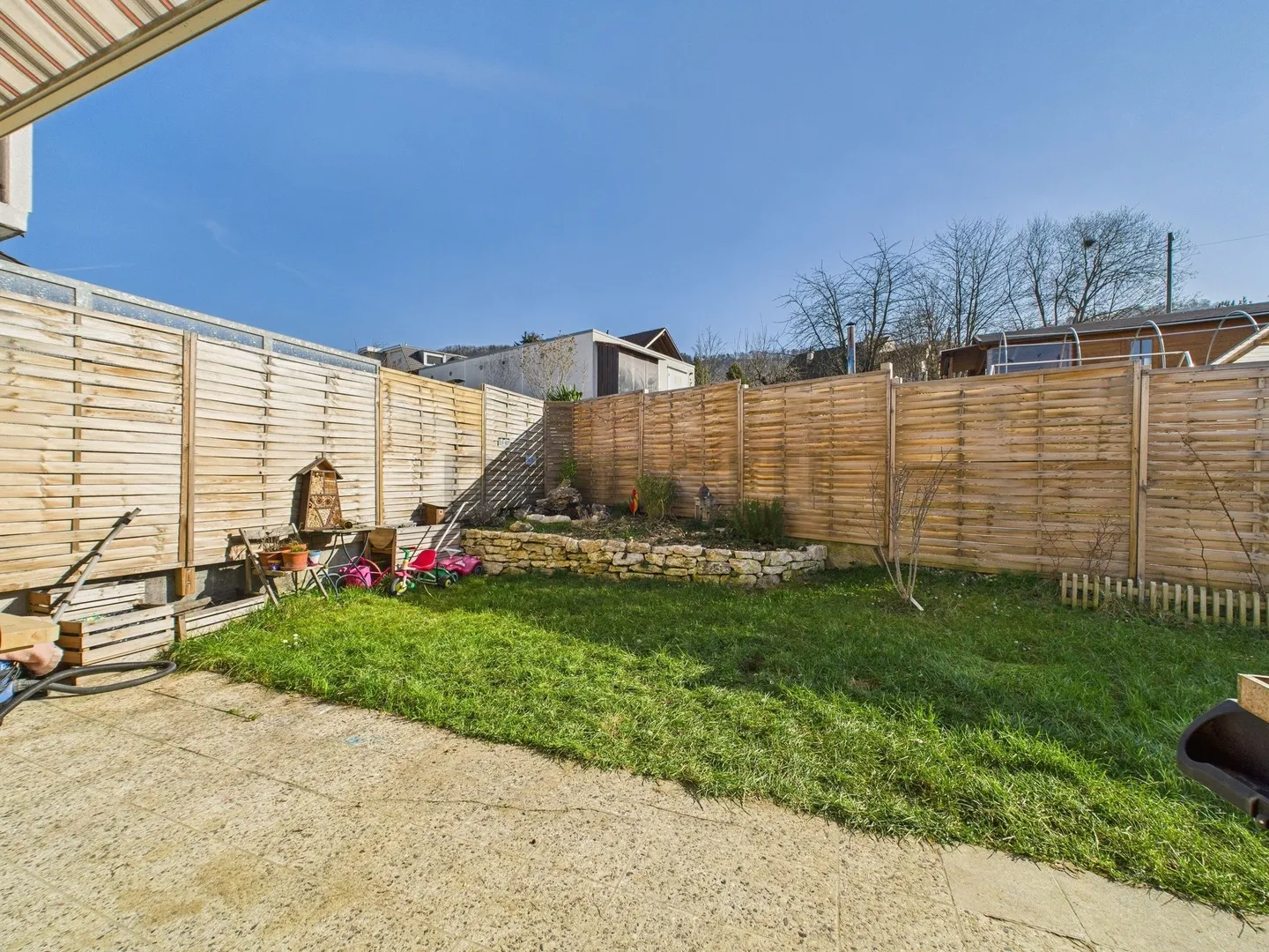 Casa a schiera moderna di 4,5 stanze con giardino a Büsserach - Foto 11 di 12