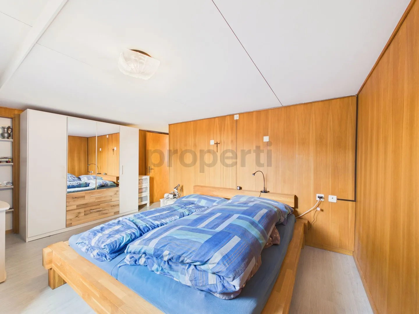 Charming Single-Family Home with 2- and 1-Room Apartments &amp; Commercial Space with Traditional Charm Perfect for Families - Photo 8 of 13