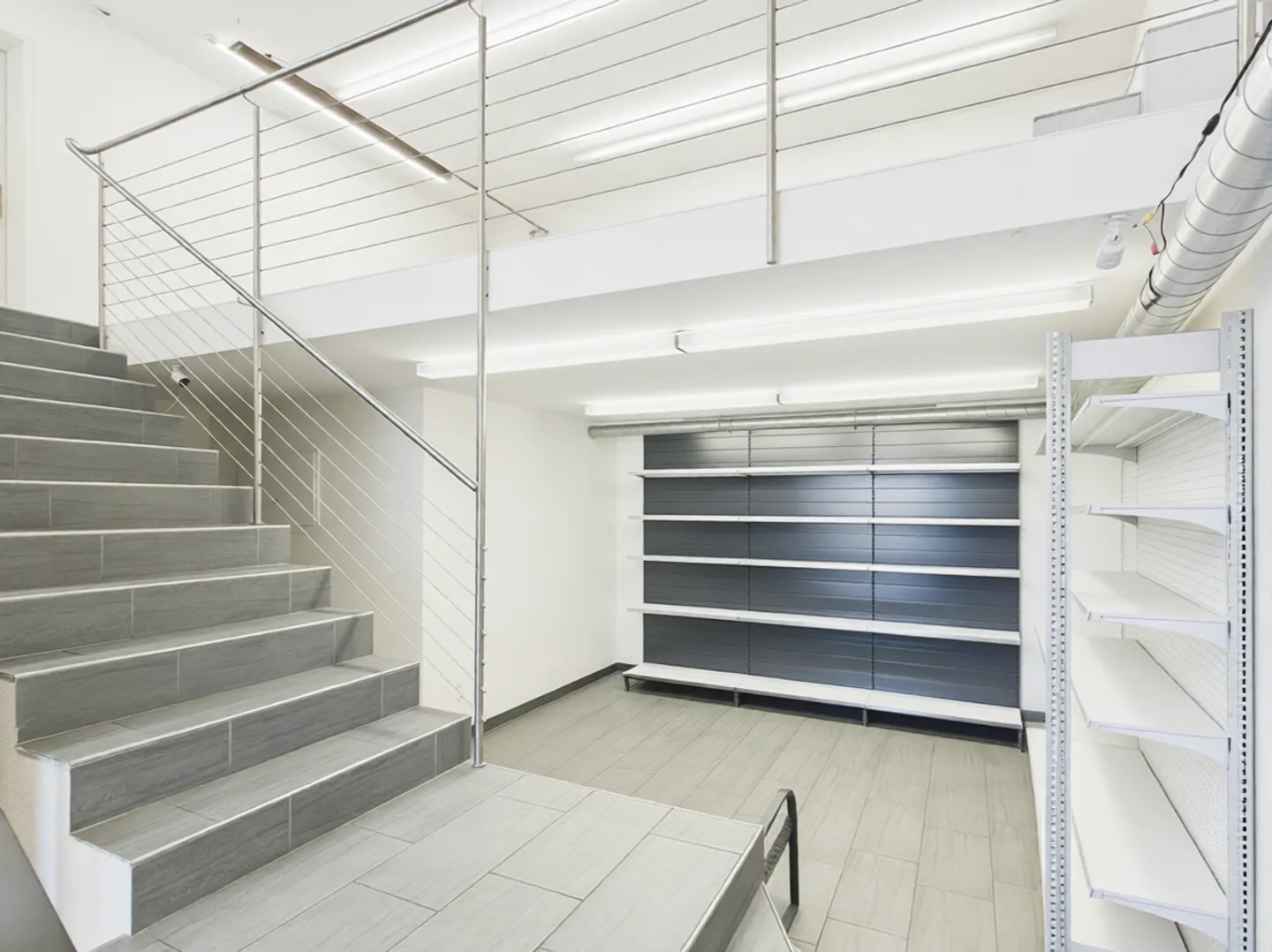 Espace commercial / de vente dans un emplacement central à Opfikon - Photo 4 sur 11