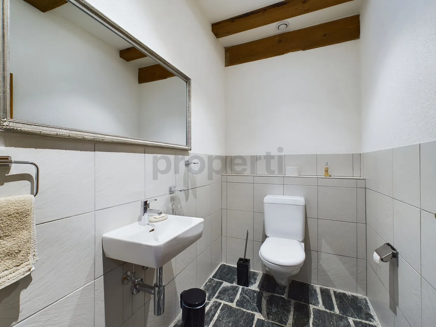 Großzügige 6-Zimmer-Terrassenwohnung mit eigenem Garten, Ramlinsburg - Foto 4 di 7