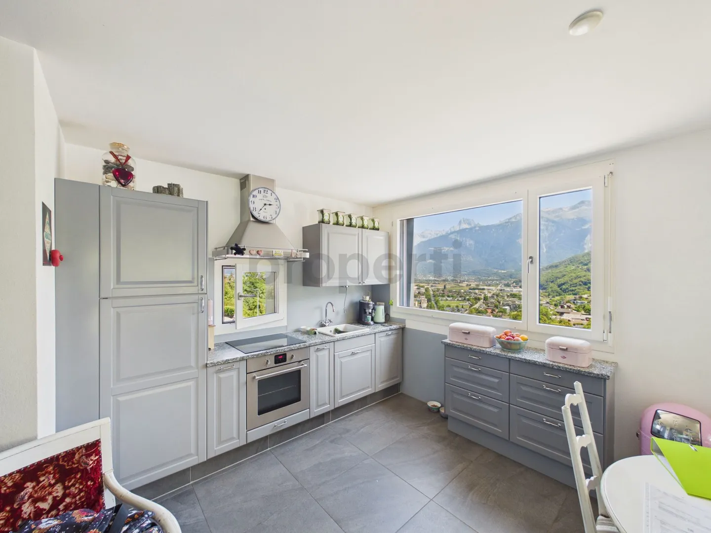 Villa architettonica contemporanea, giardino eccezionale con jacuzzi e pannelli solari - Foto 6 di 13
