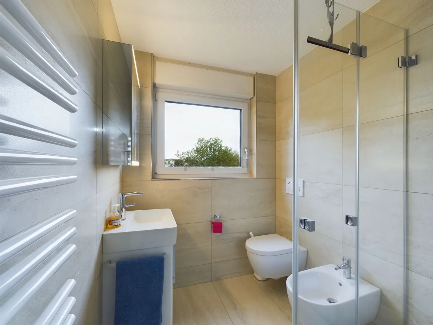 Gemütliches Wohnen mit Seesicht und sonnigem Balkon in steuergünstiger Lage - Foto 6 di 8