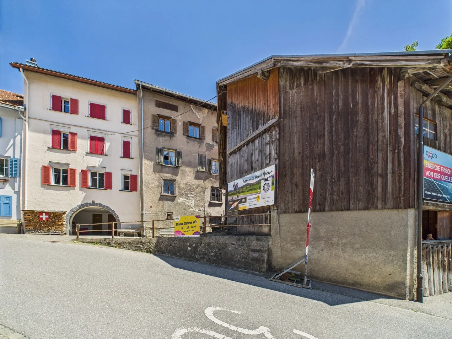 Zwei charmante Häuser mit Stall in Tamins GR  ideal für Familien, Kreative und Naturliebhaber - Foto 1 von 13