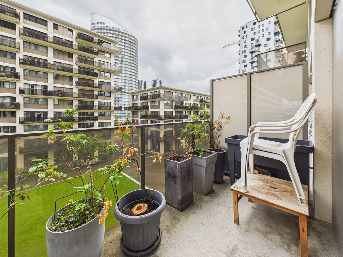 Moderno appartamento di 4,5 stanze in una posizione adatta alle famiglie a Dübendorf - Foto 1 di 9