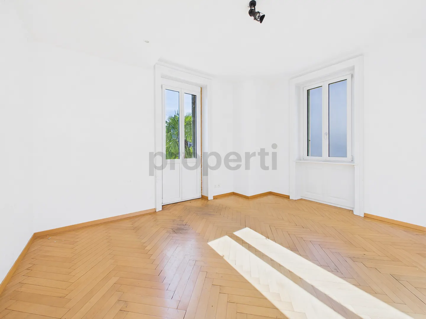 Historischer Charme, großzügige Räume & natürliche Helligkeit! - Foto 10 von 13