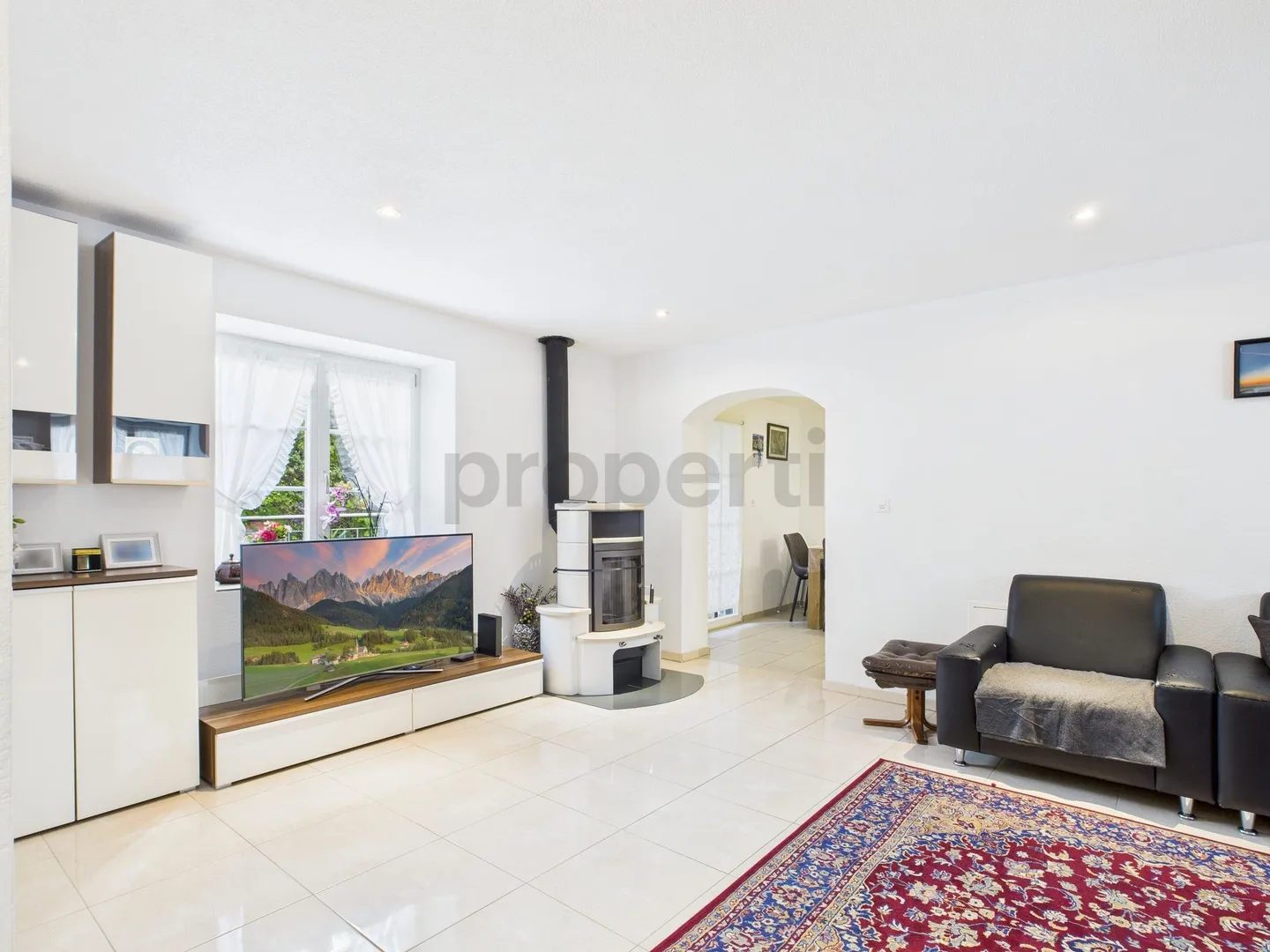 Einladendes Reihenhaus in Basel mit 6.5 Zimmern - Foto 2 von 12