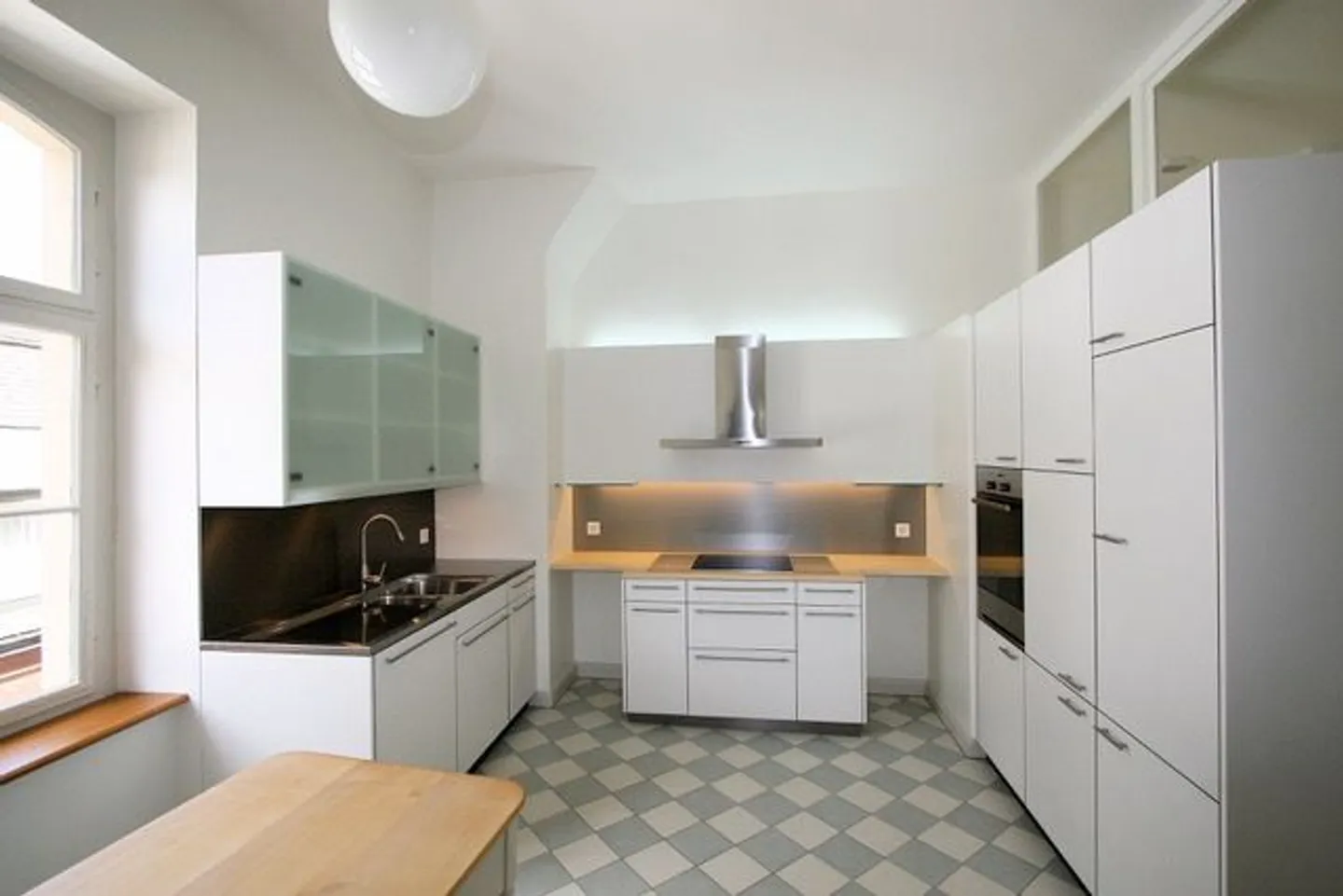 Exclusive 5.5-room apartment in the heart of Basel (temporary until July 2026) - Photo 2 of 11