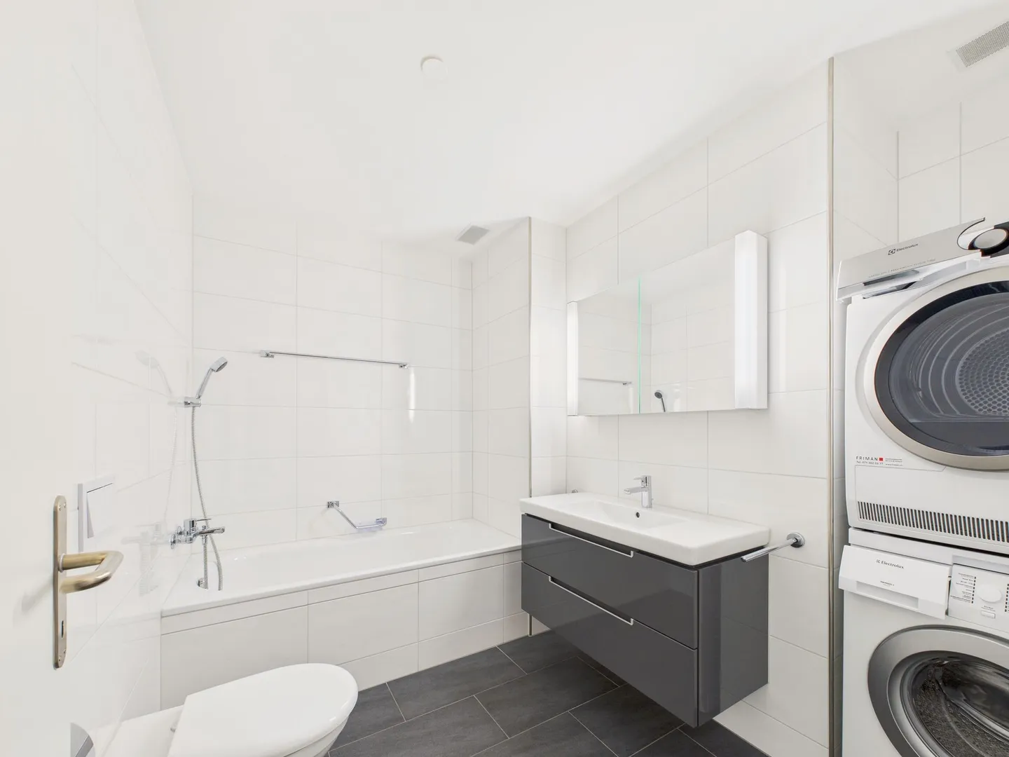 Spacious 4.5-room apartment with terrace in Eschlikon - Photo 9 of 11