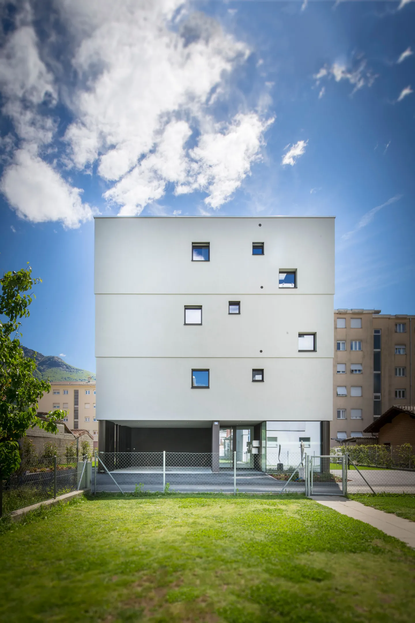 Moderna casa plurifamiliare con 3 unità da 3.5 locali a Bellinzona - Foto 2 di 11