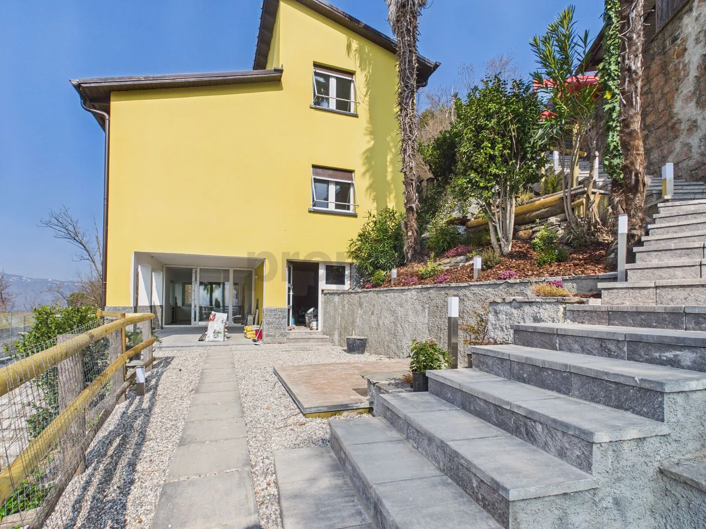 Villa moderna con balcone panoramico - Foto 1 di 13