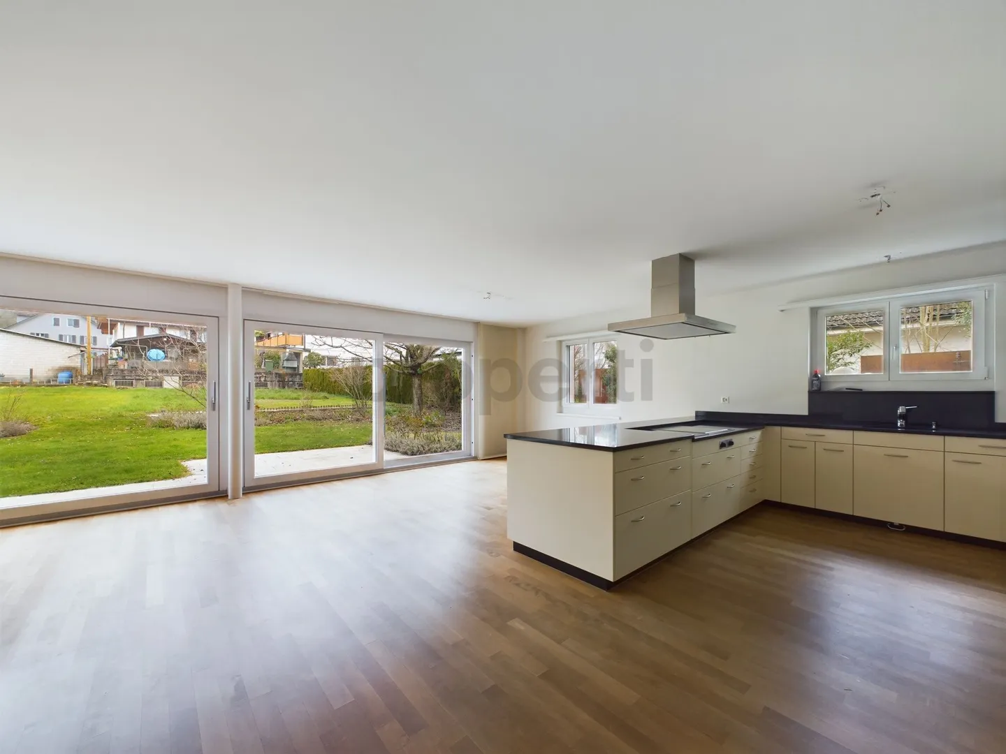 Living in the Heart of Tägerig: Dreamlike 7.5 Room Single-Family House - Photo 2 of 11