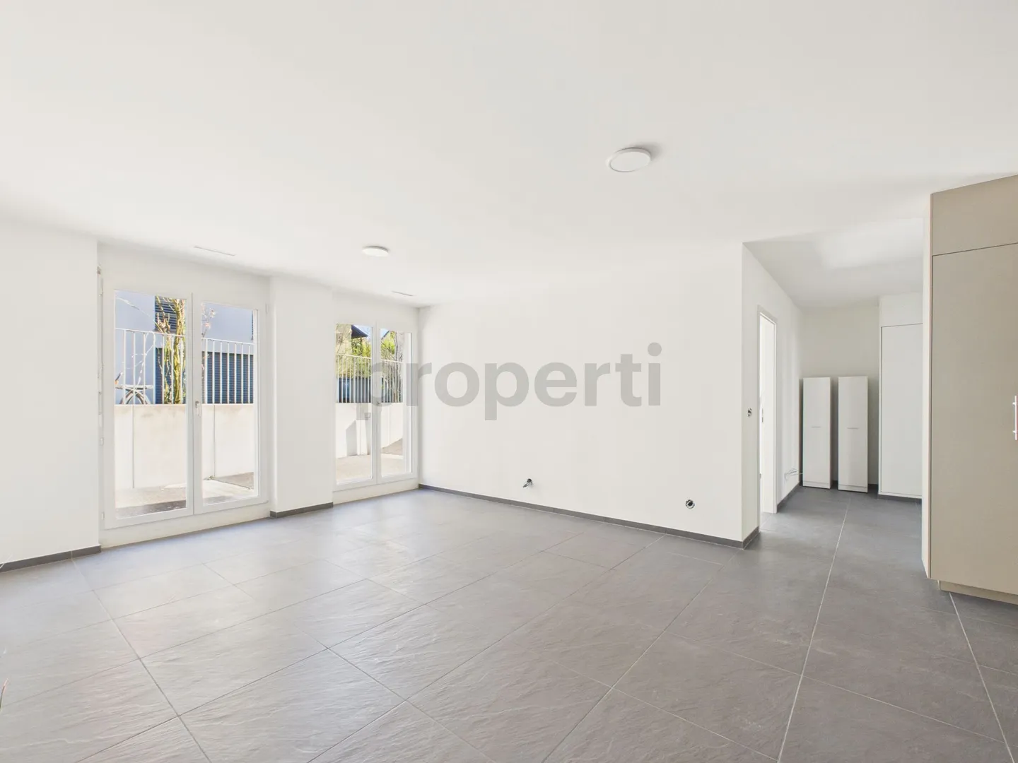 Neu renovierte 5.5-Zimmer-Eigentumswohnung mit Lift, Opfikon - Photo 1 of 13