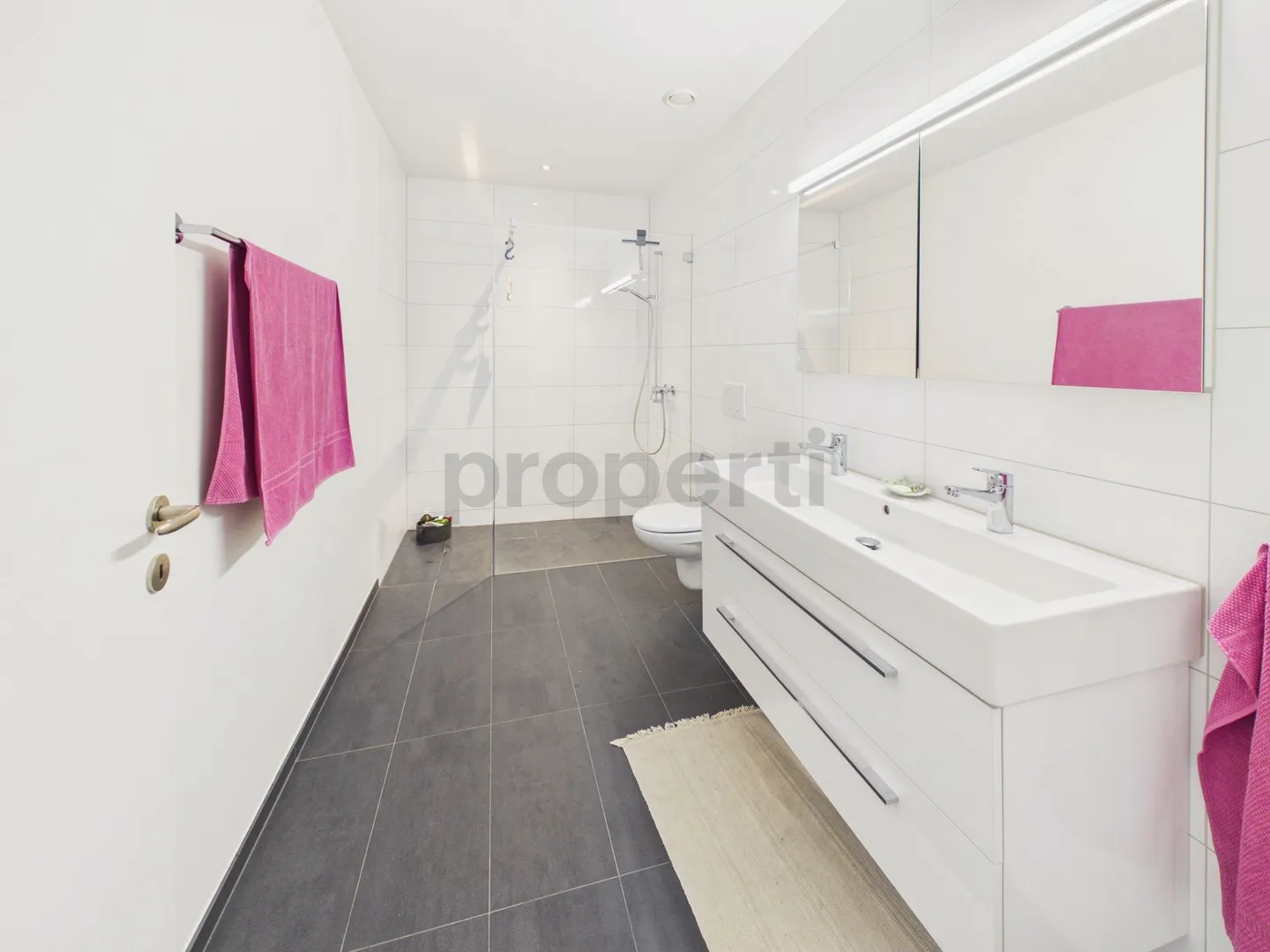 Lichtdurchflutete 4.5-Zimmer-Wohnung mit aussergewöhnlichem Raumgefühl. - Photo 10 of 13