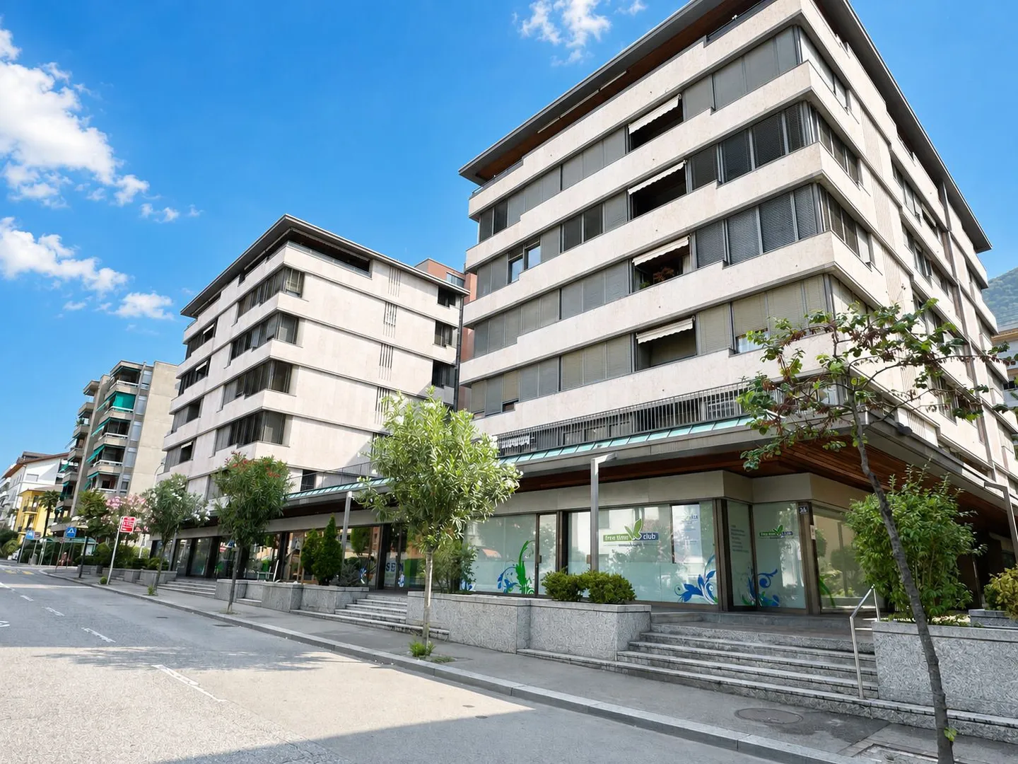 Elegant 4.5-room apartment in the heart of Lugano-Cassarate - Photo 1 of 9