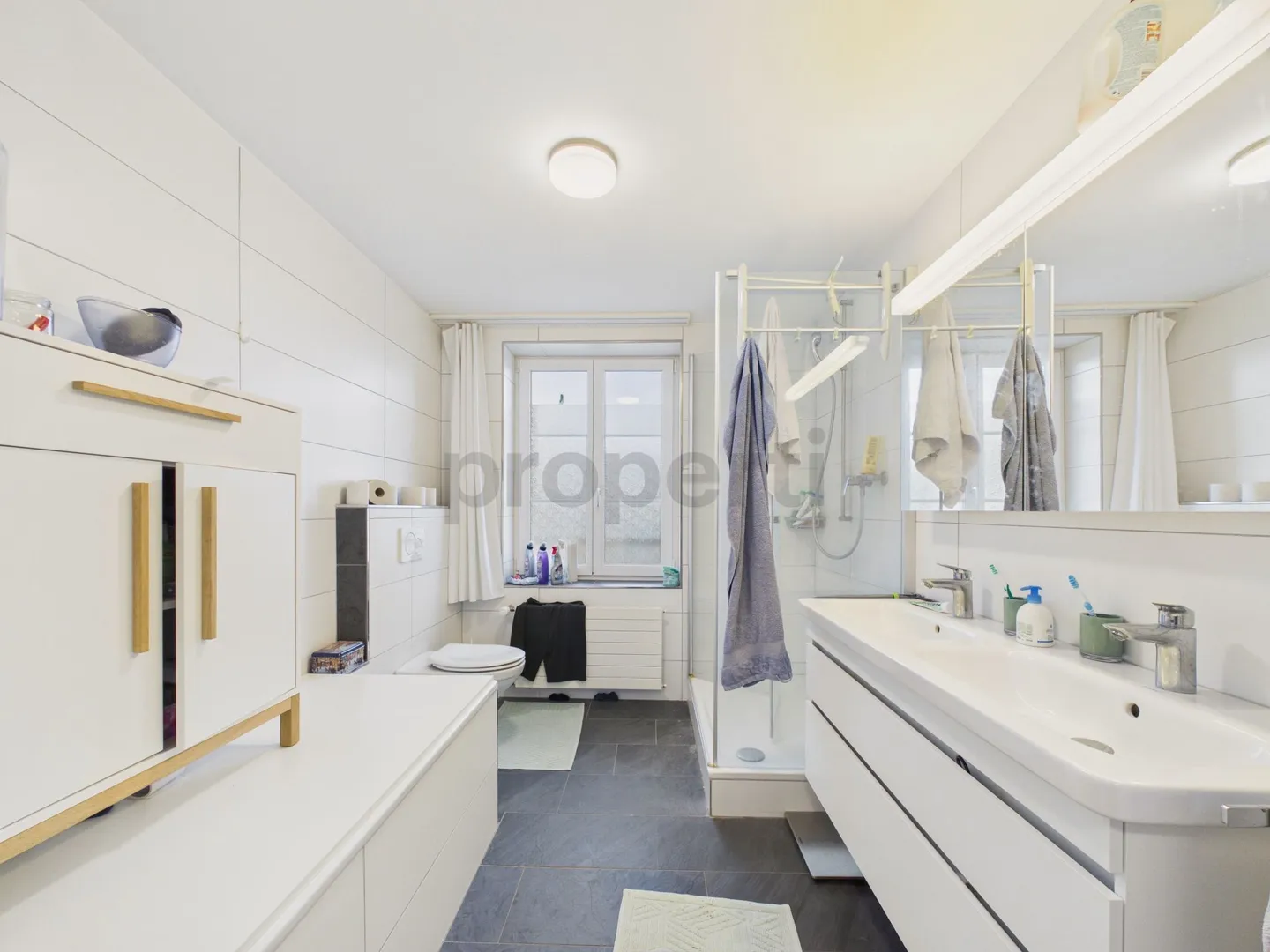 Casa familiare ristrutturata con giardino - Foto 10 di 13