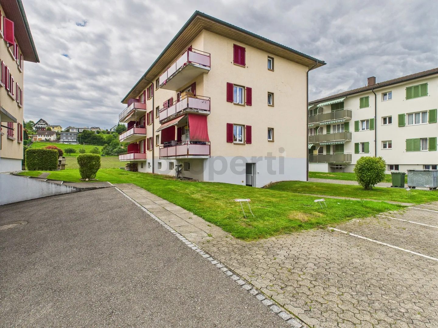 Bright and quiet 3-room apartment with balcony, newly renovated in Strengelbach - Photo 11 of 12