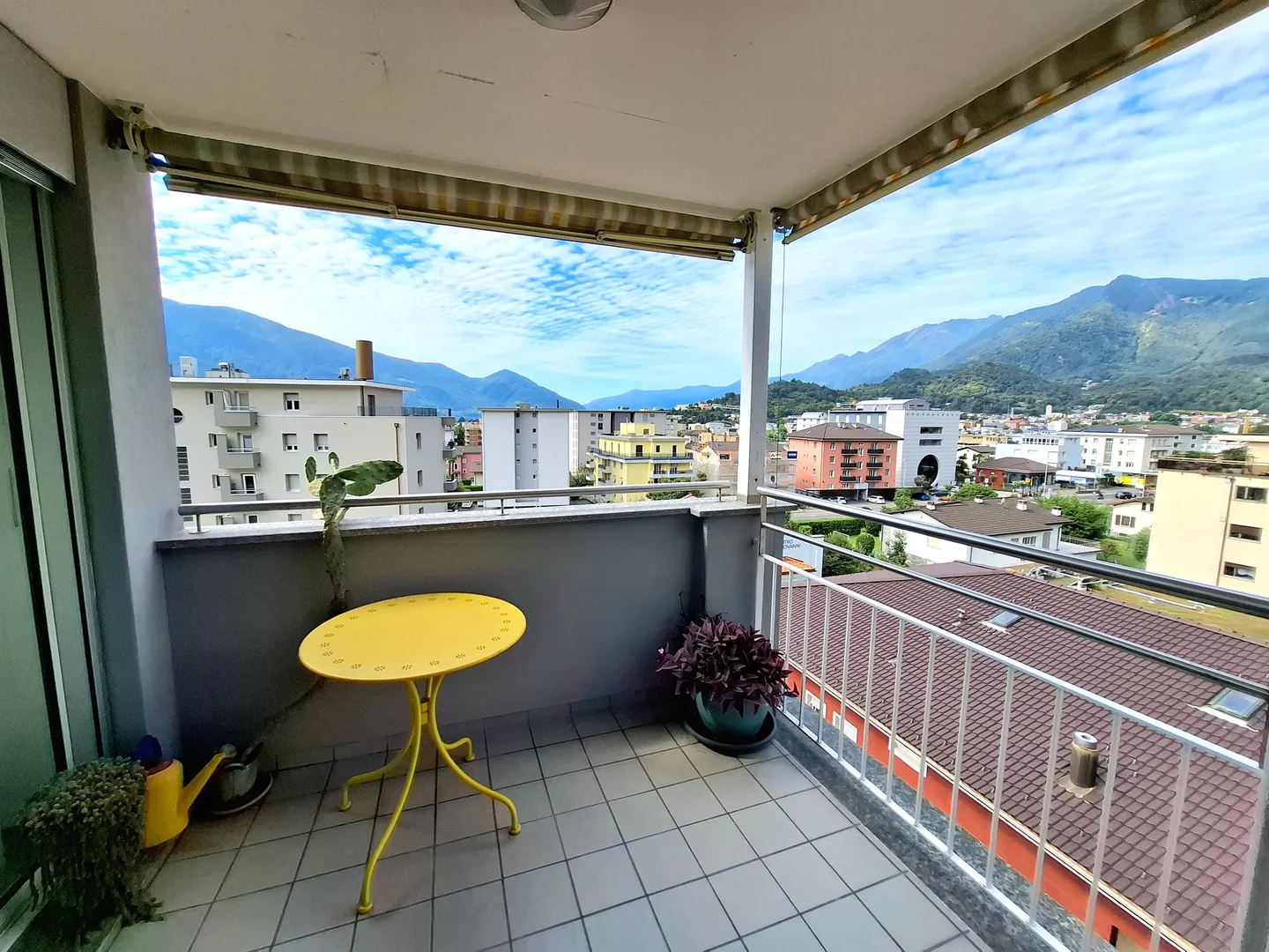 Bright 3.5-room apartment in Solduno, Primary Residence - Photo 12 of 13