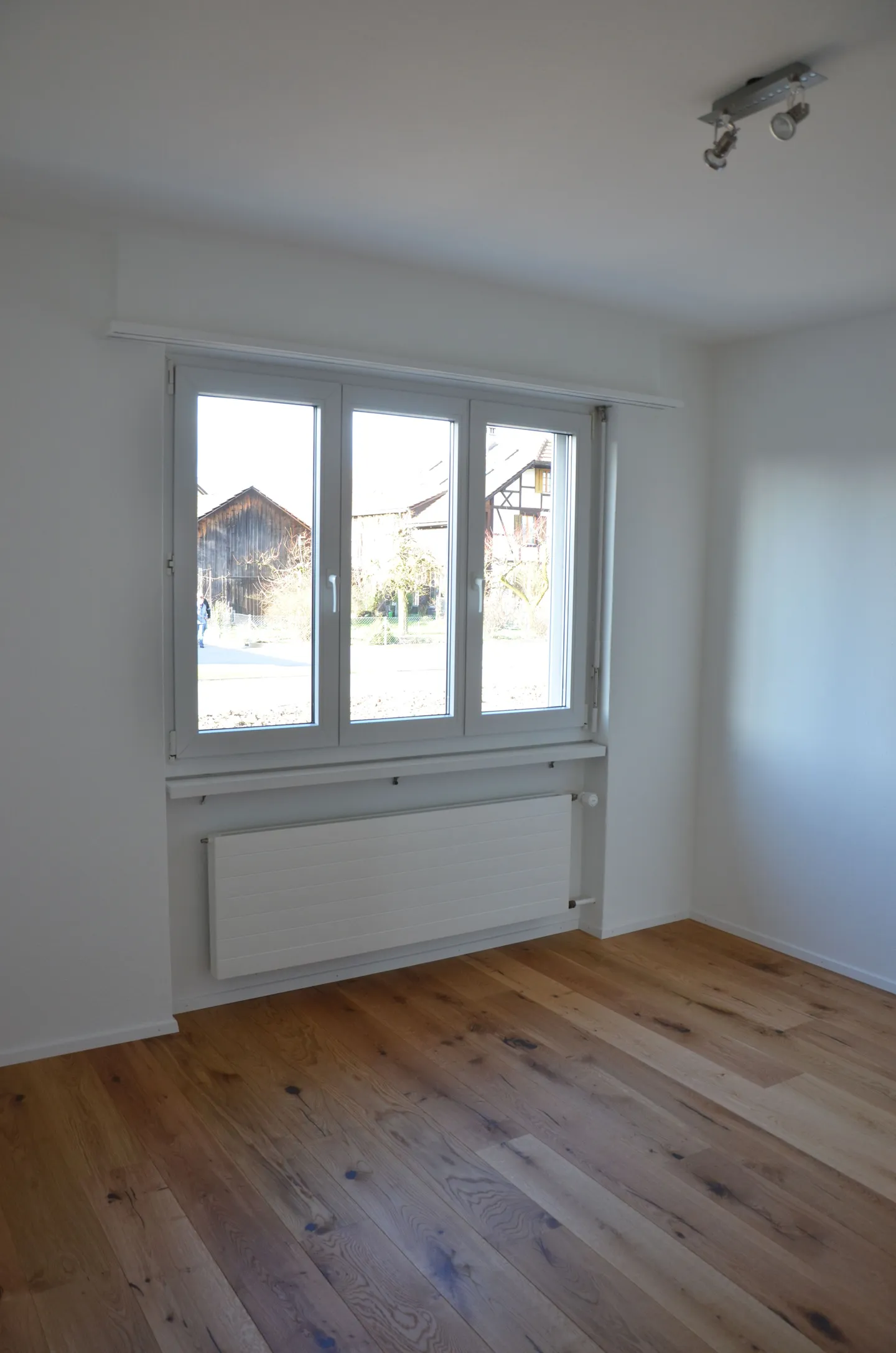 Charmante maison individuelle de 5,5 pièces avec jardin à Herzogenbuchsee, canton de BE - Photo 7 sur 13