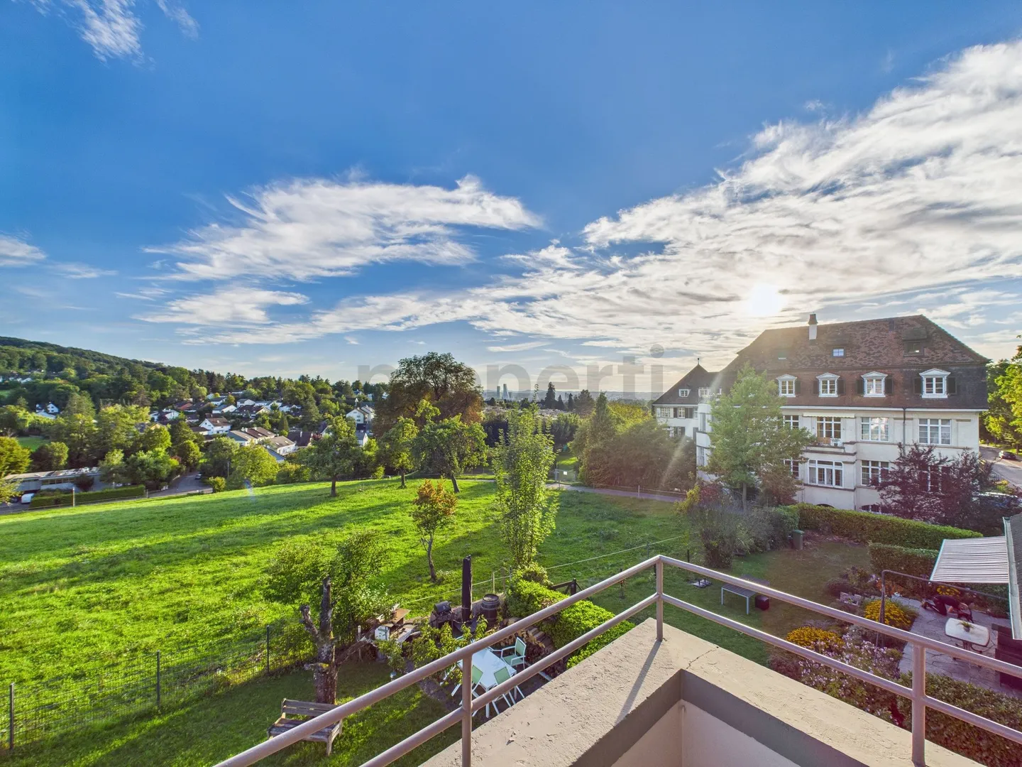 Charmante, exklusive Dachgeschoss-Wohnung mit Galerie &amp; luxuriösem Ausbaustand in Riehen - Foto 12 von 13
