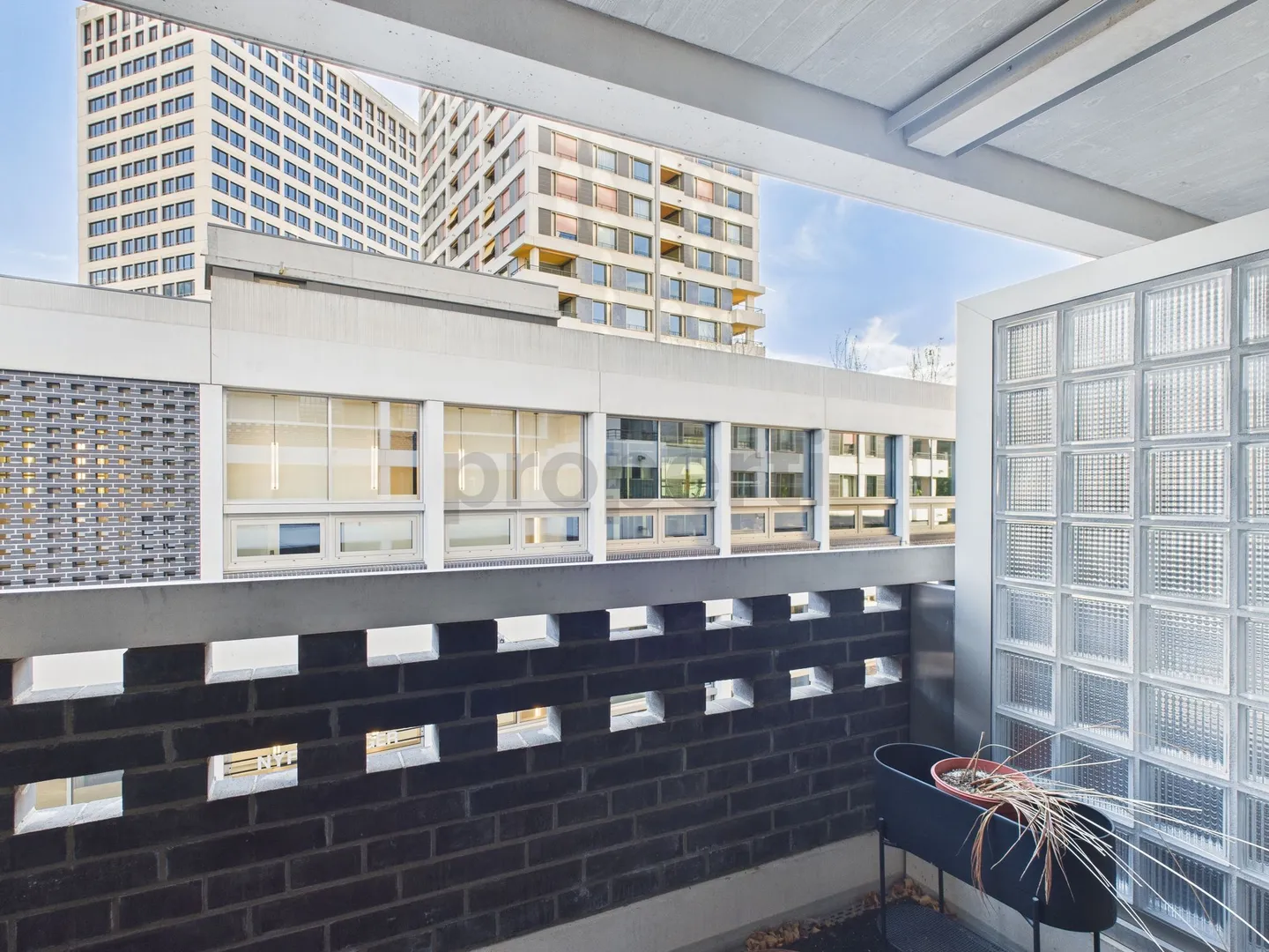 Appartement en duplex moderne de 3,5 pièces avec deux balcons à Zurich Oerlikon - Photo 9 sur 13