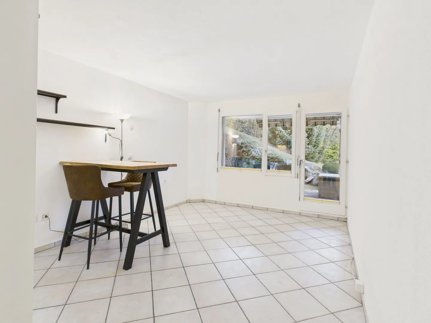 Living with a View - Charming 2.5-Room Apartment with Large Garden Terrace and Mountain View in Laax Village - Photo 4 of 13