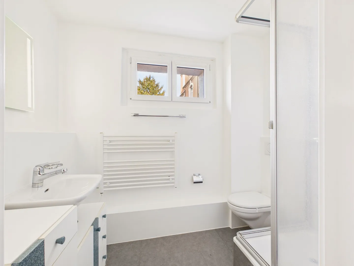 Cozy 2-Room Apartment in Binningen - Photo 4 of 6