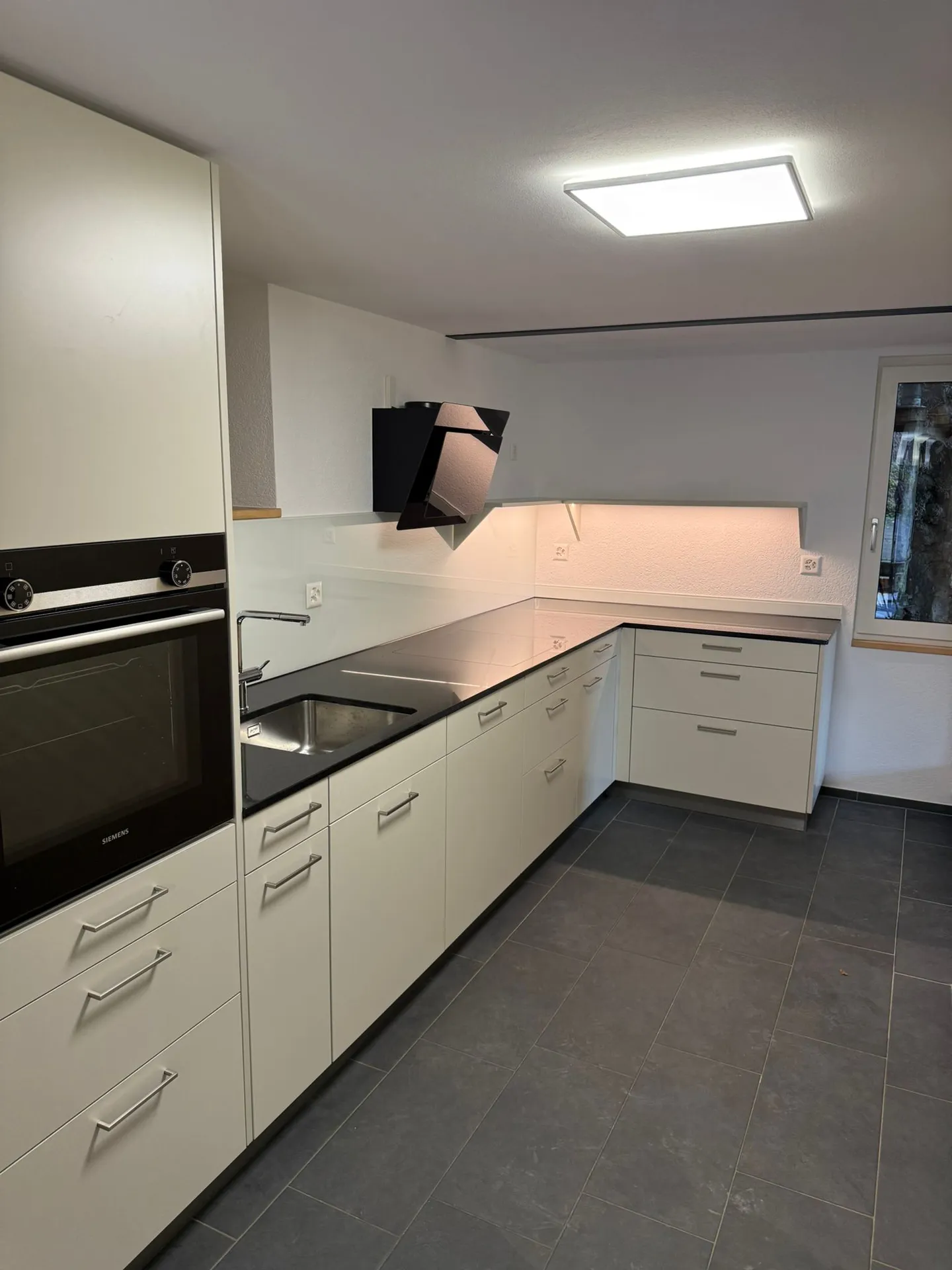 Helles Einfamilienhaus mit atemberaubender Ausblick in Glarus Nord - Foto 2 von 6