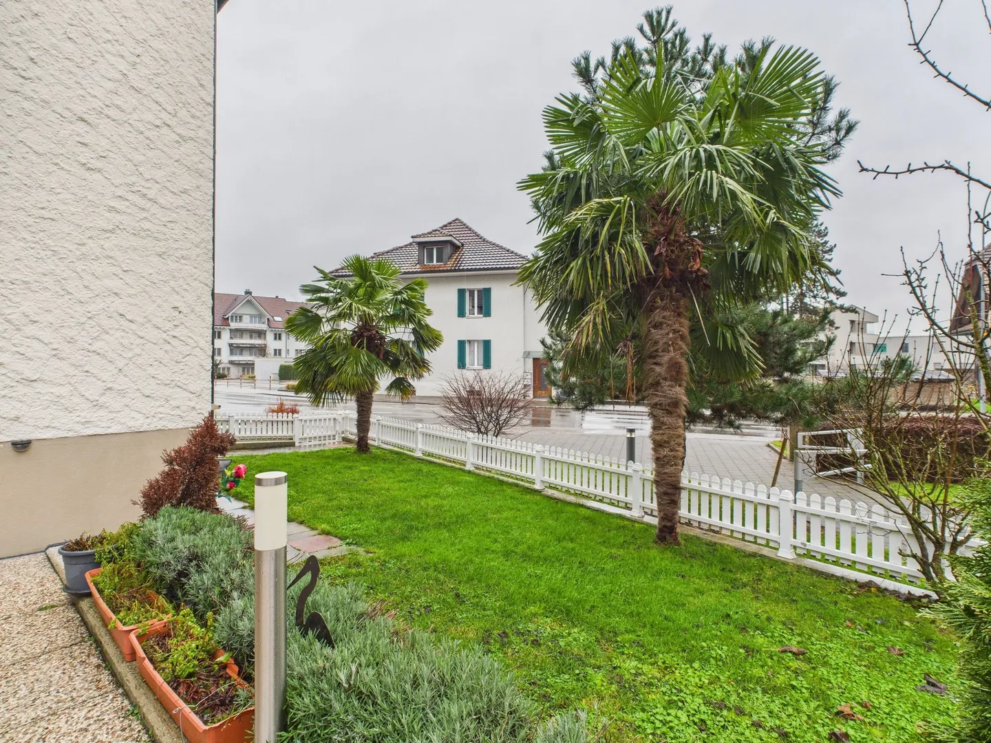 Family-friendly 6.5-room single-family house in Egolzwil with studio apartment & garden oasis with palm trees - Photo 12 of 13