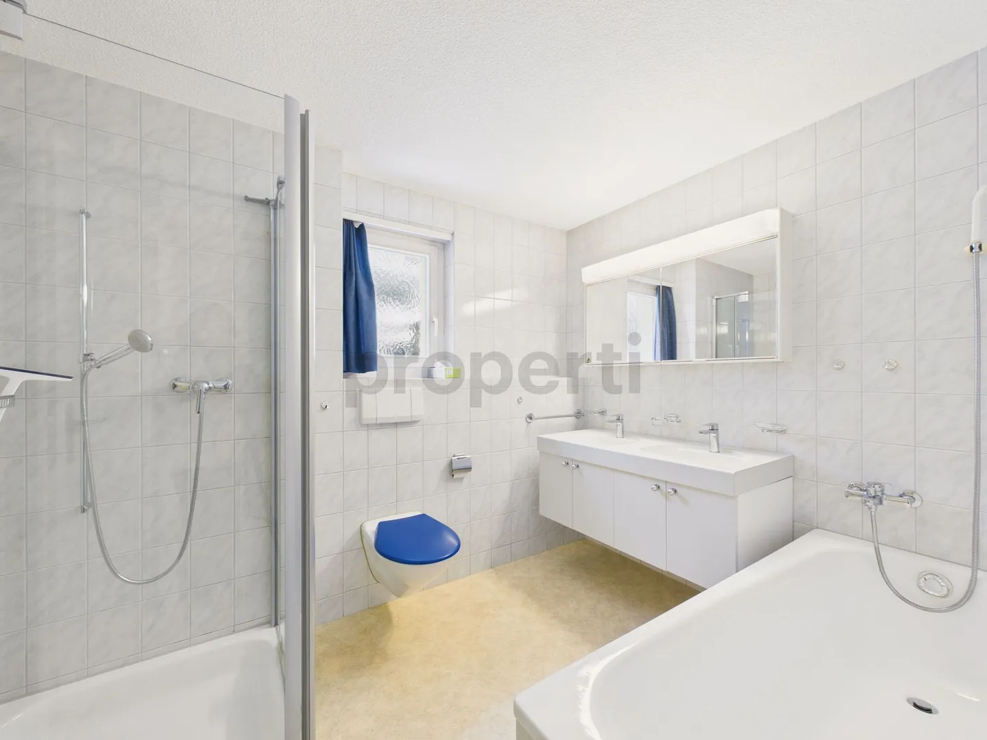 Spacious 4.5 Room Apartment with Garden Terrace in the Desirable St. Gallen District - Photo 9 of 12