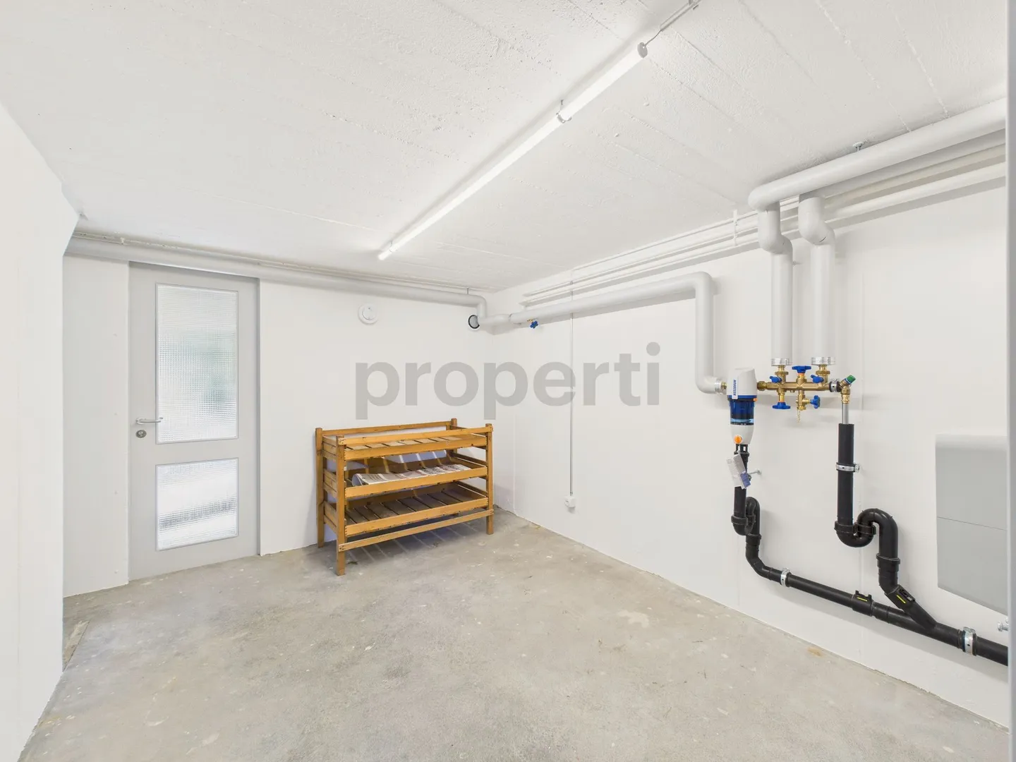 Appartamento duplex ristrutturato di 3,5 locali con collegamenti ideali a Wünnewil-Flamatt - Foto 11 di 12