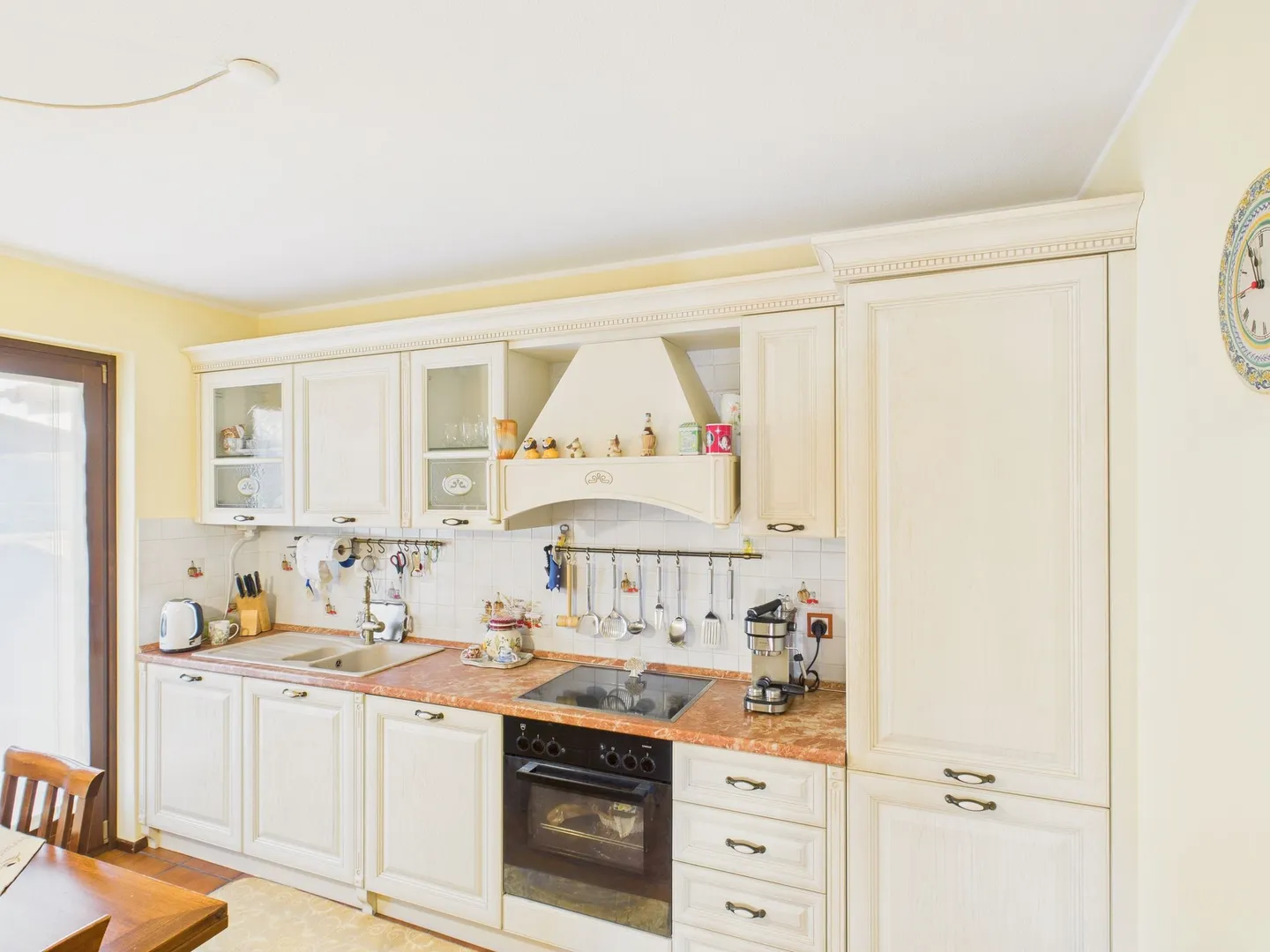 Elegant 7-room villa with large garden in Stabio - Photo 4 of 13