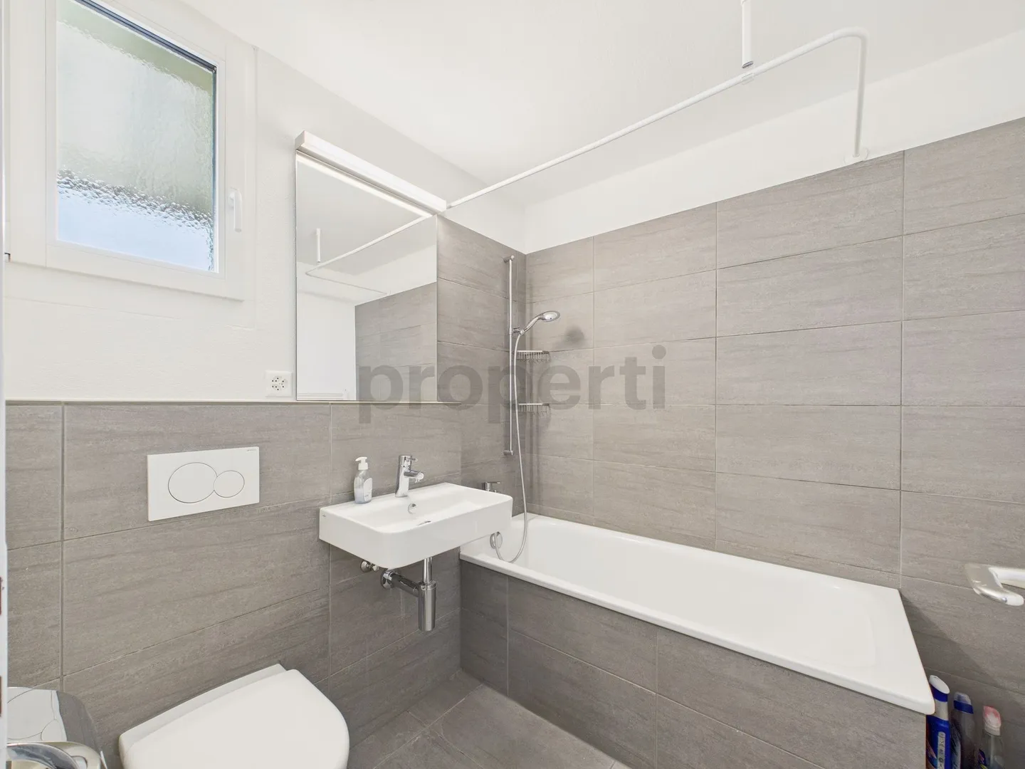 Charming 4.5-room apartment with central location in Nennigkofen - Photo 7 of 9