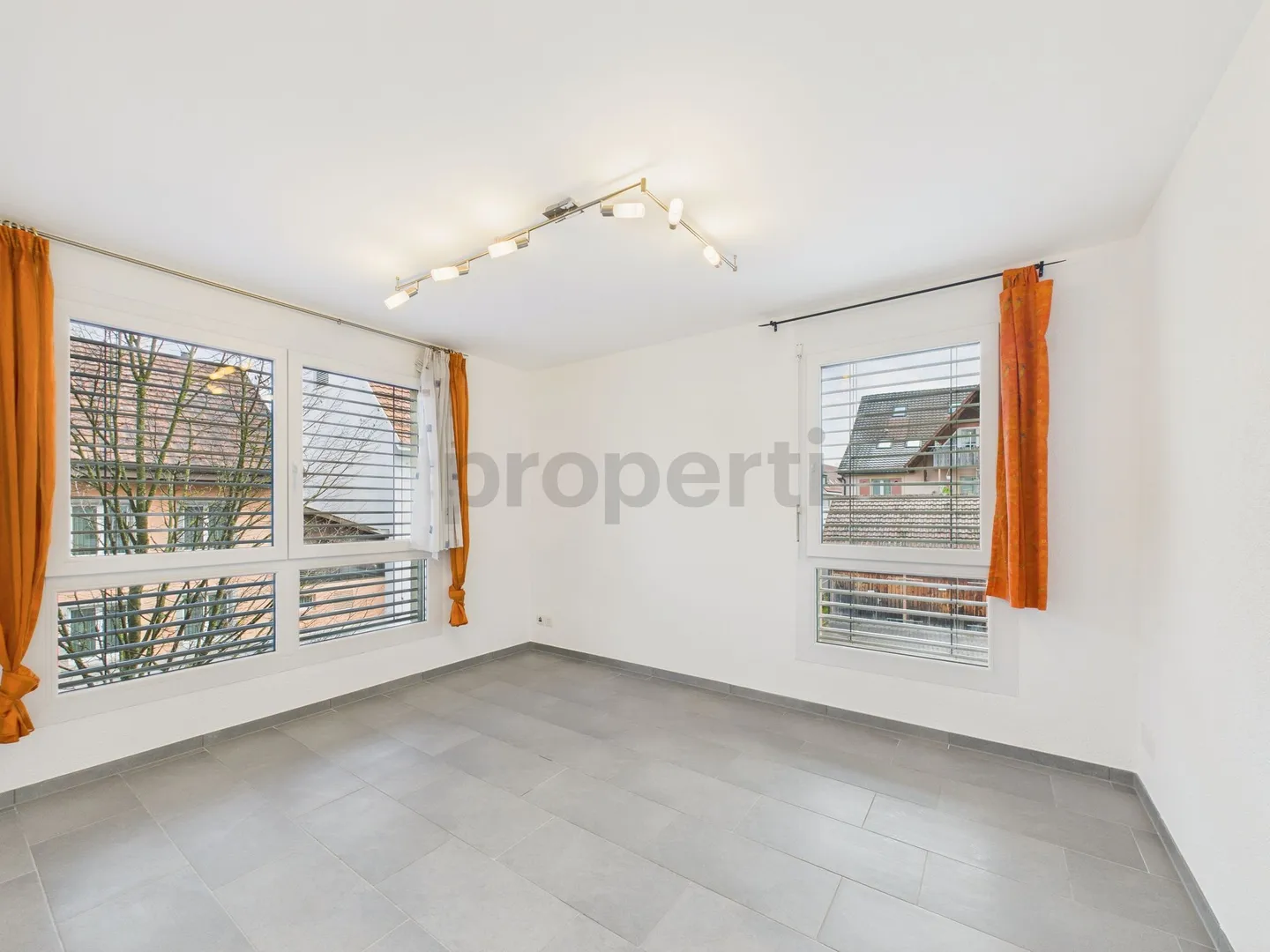 Appartement moderne lumineux de 4,5 pièces Minergie avec terrasse, cave et garage souterrain à Mumpf - Photo 8 sur 13