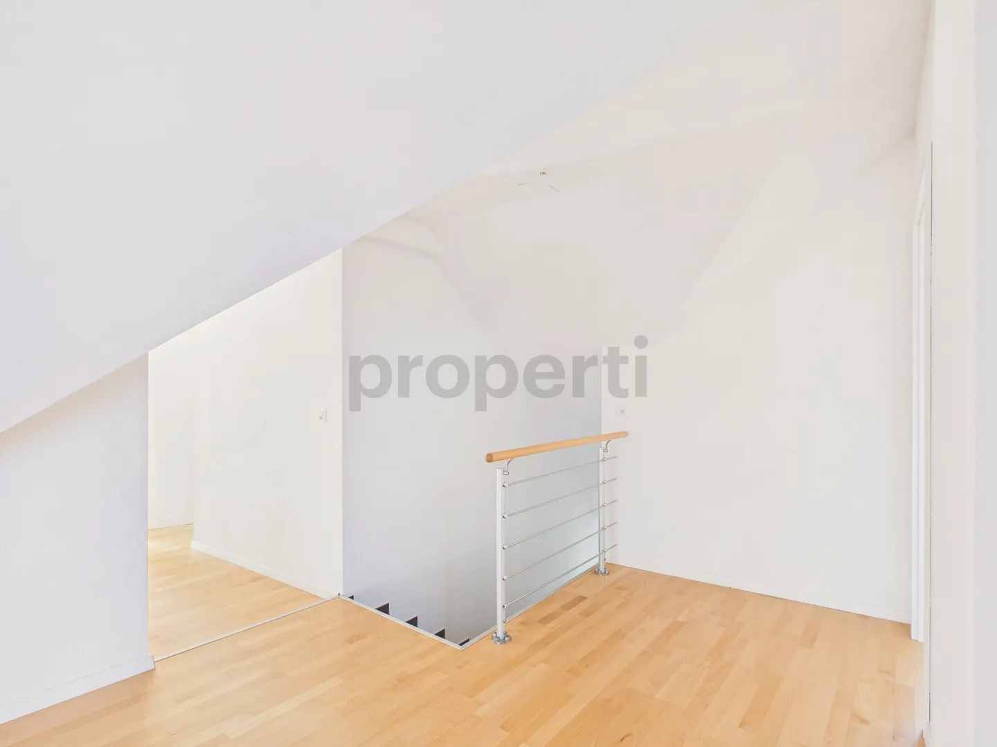 Attico spazioso di 4,5 stanze con posizione centrale, Thayngen - Foto 9 di 13